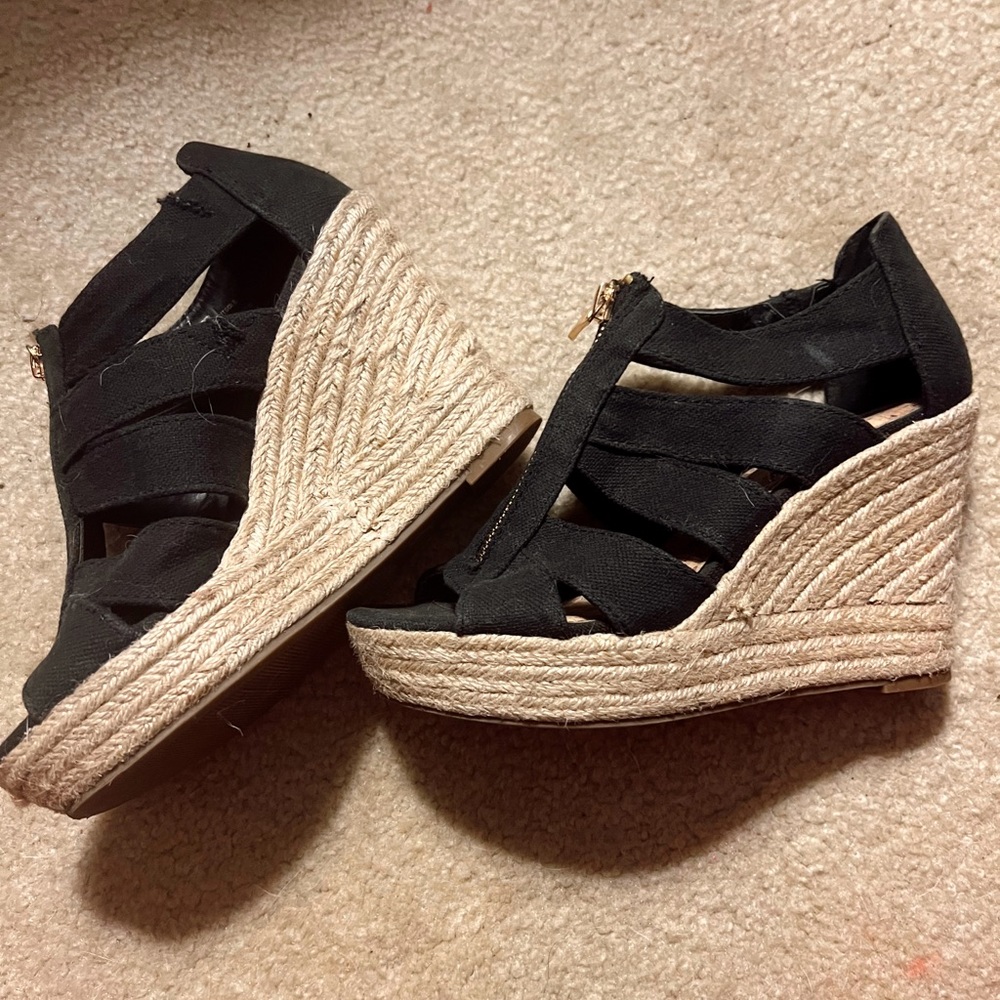 Black wedges